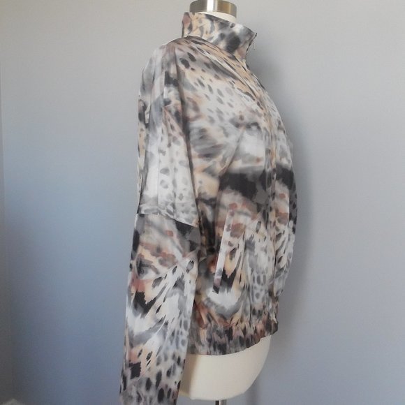 St. John Lightweight Cheetah Animal Print Wind Light Jacket Windbreaker - Picture 6 of 9